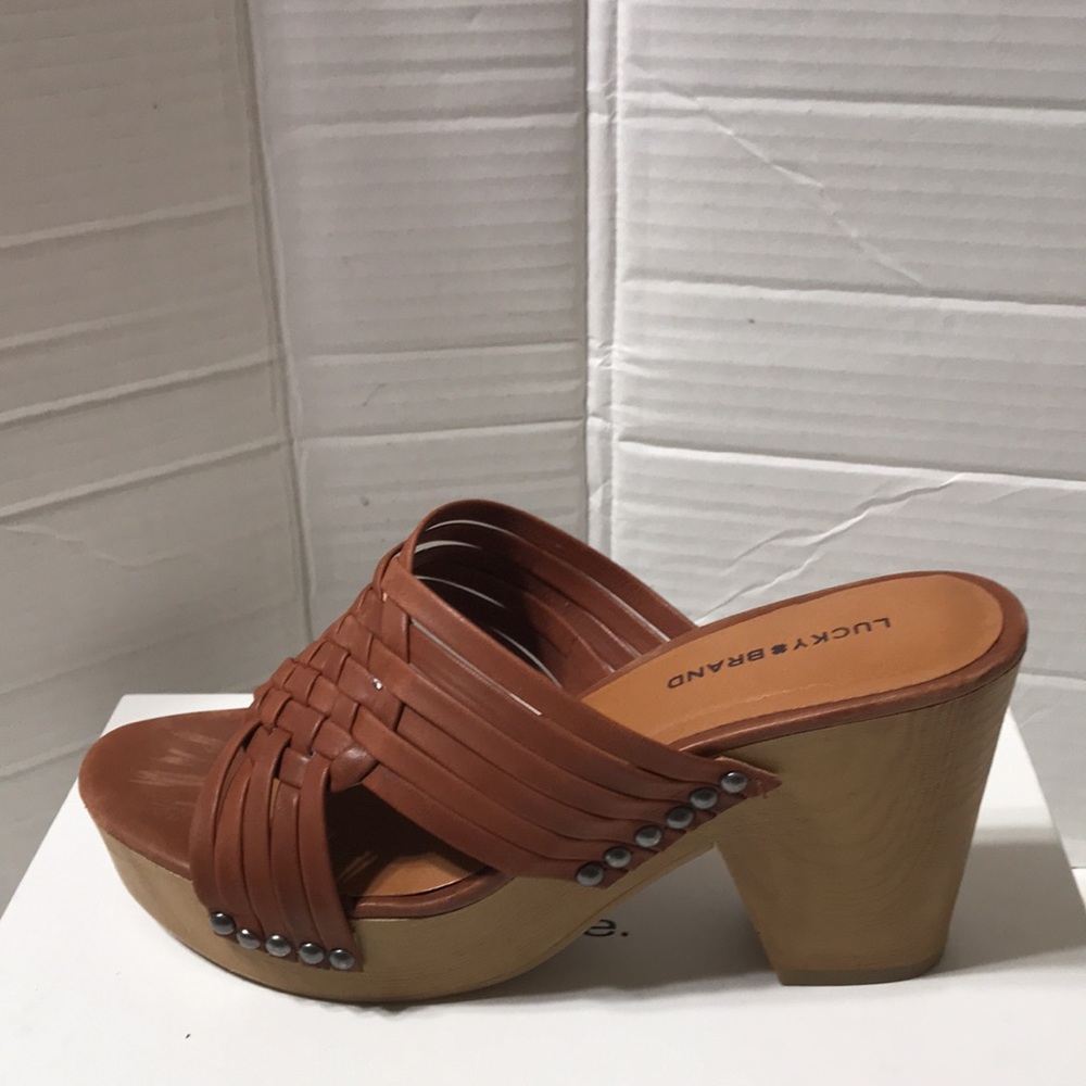 Lucky Brand leather upper crisscross wedge sandals. EUC - Picture 7 of 7